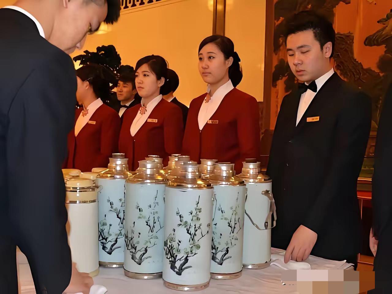 “过时”热水瓶突然爆火！

谁能想到，人民大会堂那只掉漆、缠胶布、早已停产的老式