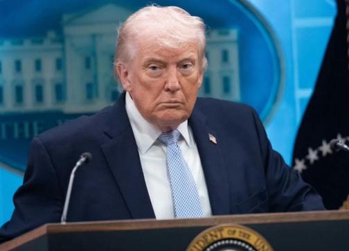 美国真要冲滩登陆？狂轰滥炸伊朗石油岛，已为登陆作战打开通道
 
美国真要冲滩登陆