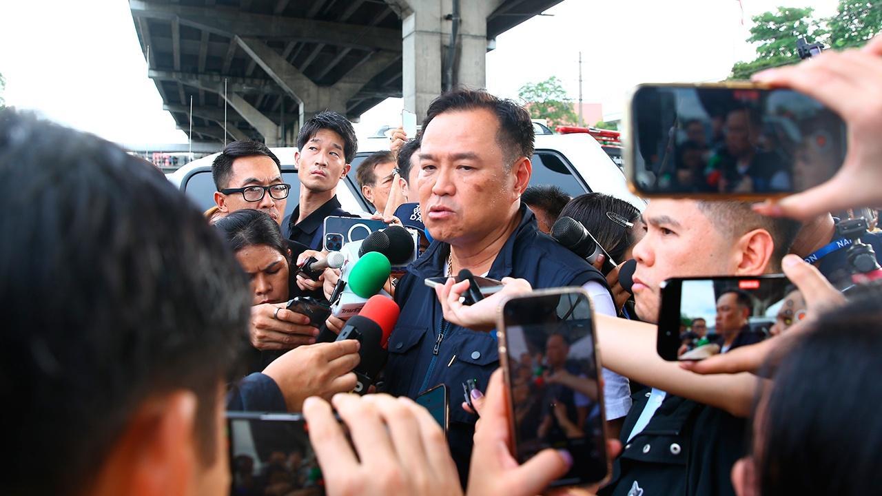 8月1日，泰国总理阿努廷·参威拉军亲赴芭堤雅，就俄罗斯姐弟遇害案正式向公众致歉：