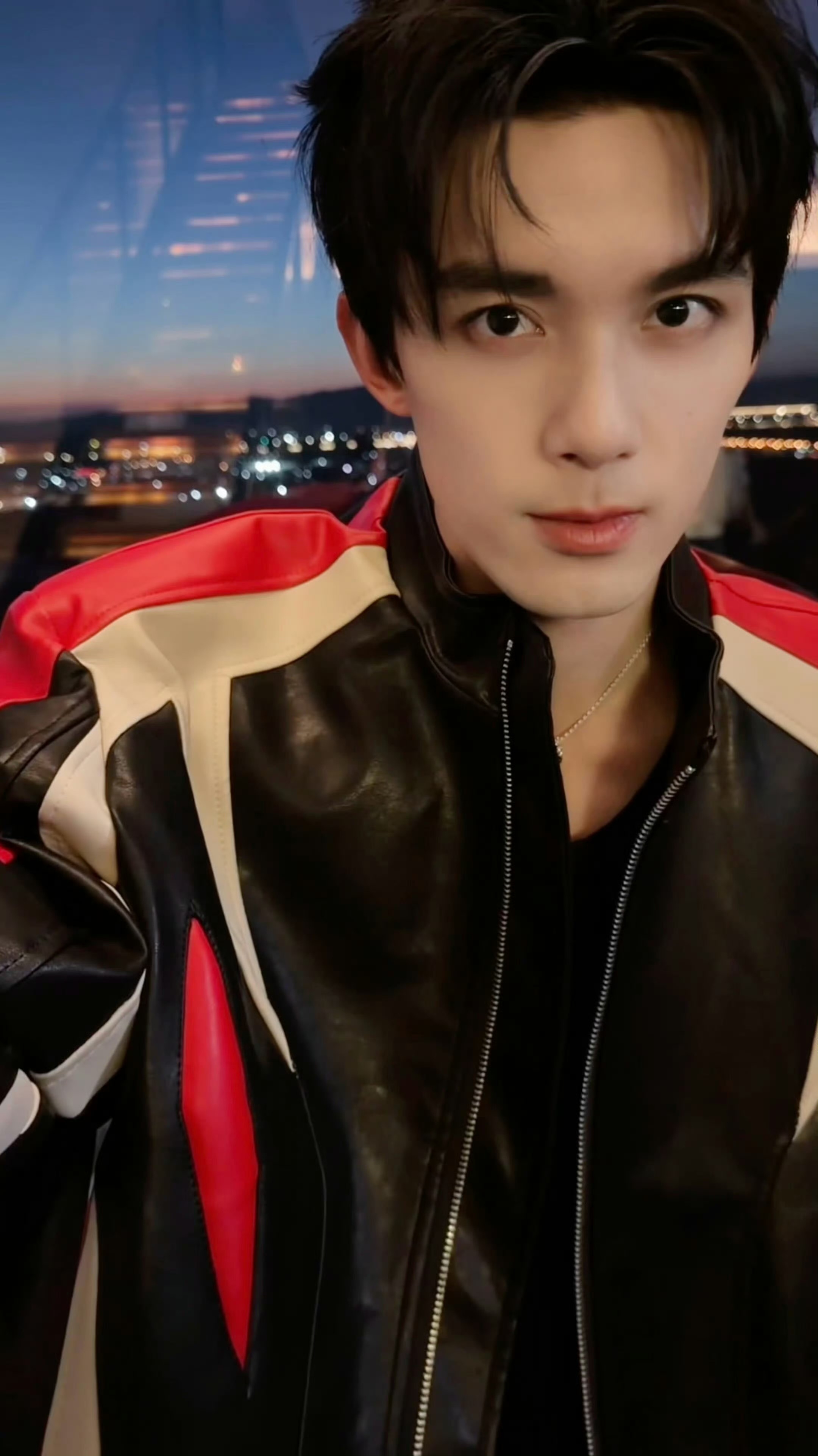 吴磊真的帅的很爽！谁家idol 要出道了