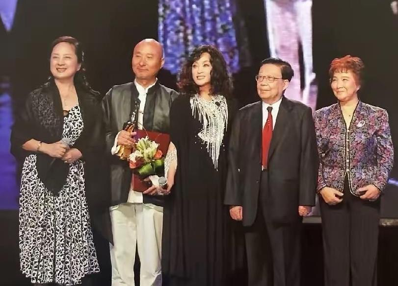 照片中的5个人分别是谁？知道的评论区留言。