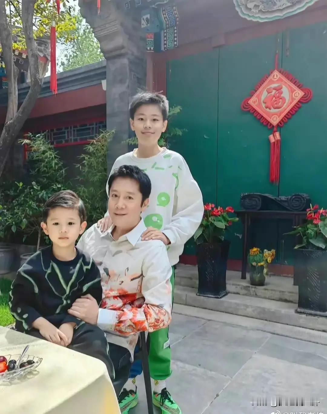 蔡国庆儿子身高180+！星二代不拼流量拼实力，这教育太圈粉
 
蔡国庆家的“成长