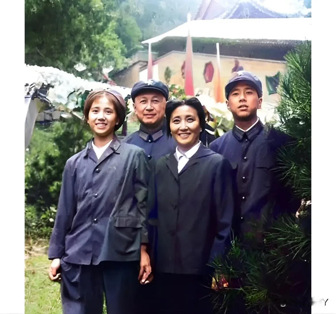 上世纪70年代，北京，伟大的爱国科学家钱学森一家的珍贵合影