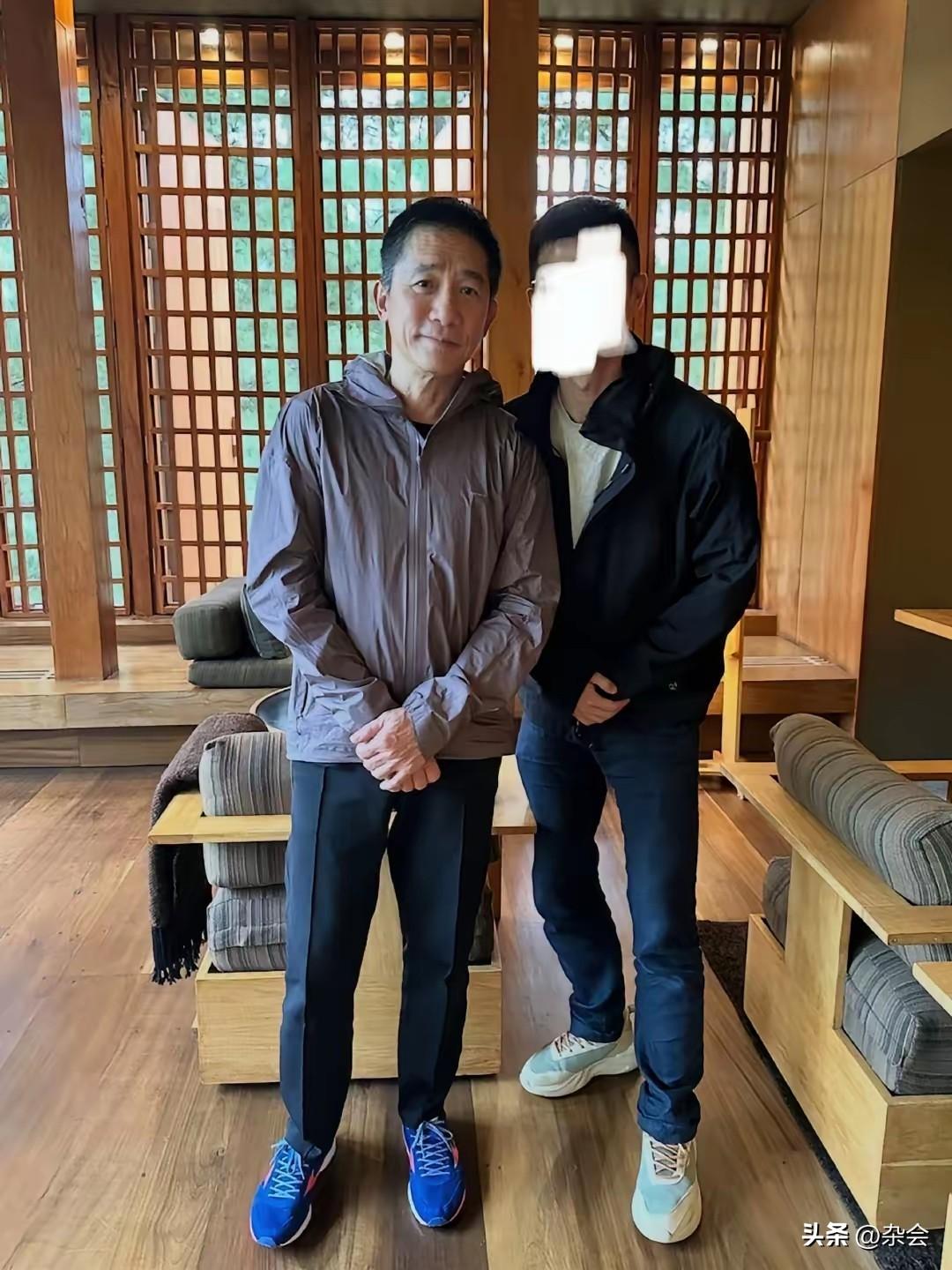 岁月真是把杀猪刀啊，哪怕是被封神的梁朝伟也逃不过。
看到他和刘嘉玲在不丹会见宗萨