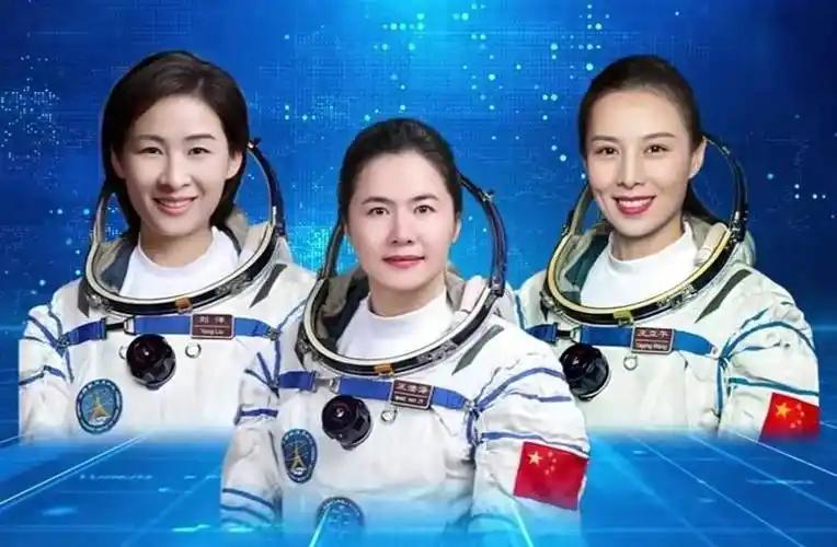 三位“当代嫦娥”奔赴星海，打破太空性别边界
 
中国的三位“当代嫦娥”王亚平、刘
