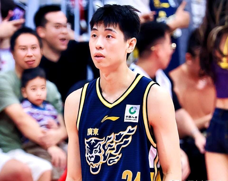 你这去了一趟NBA，回来球都不会投了？

朱芳雨开玩笑地“怼”崔永熙，季后赛打北
