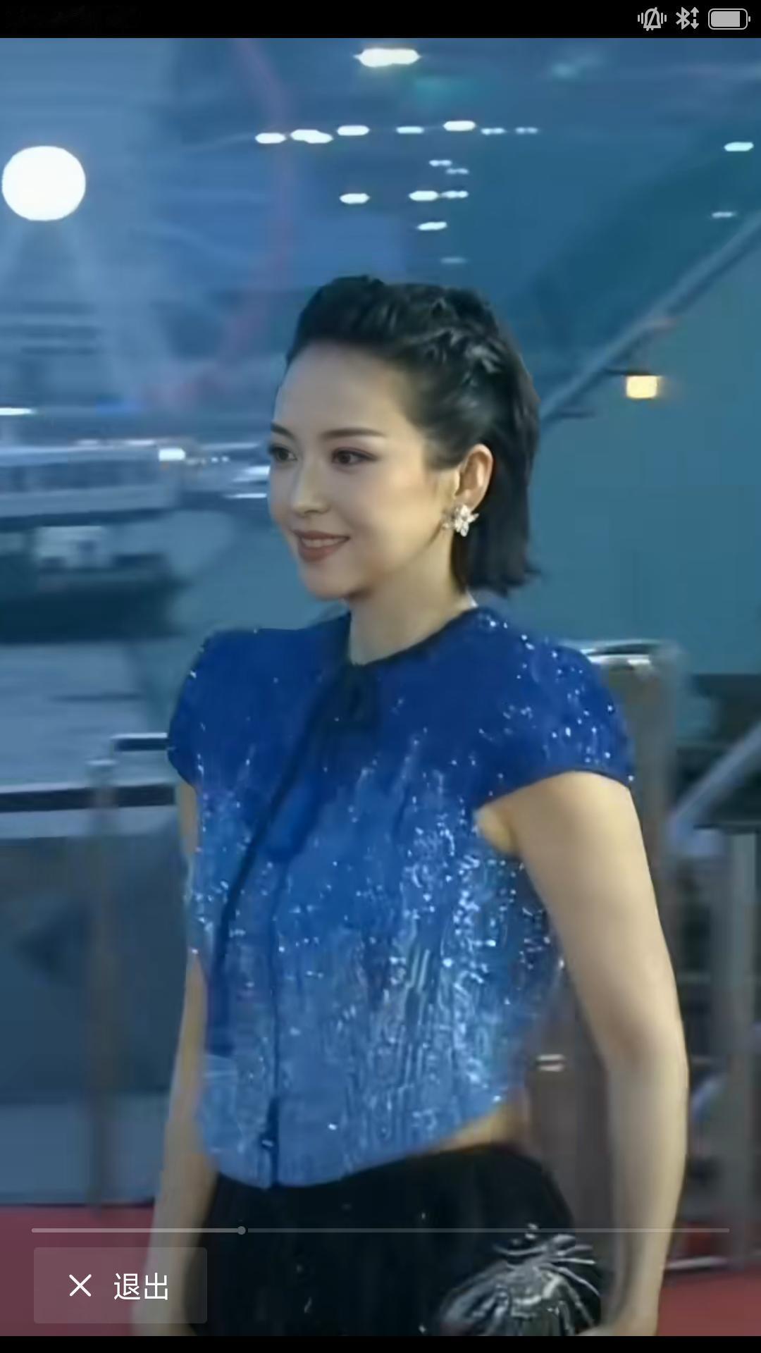 【国际章亮相香港金像奖颁奖典礼现场】据央视网消息，昨晚影星章子怡盛装出席第44届