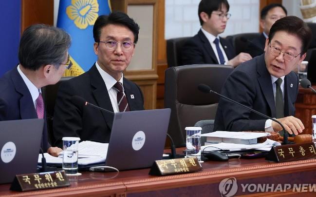 最近韩国是真慌了，没别的办法了，只能出下策

为了让困在霍尔木兹海峡的26艘韩国