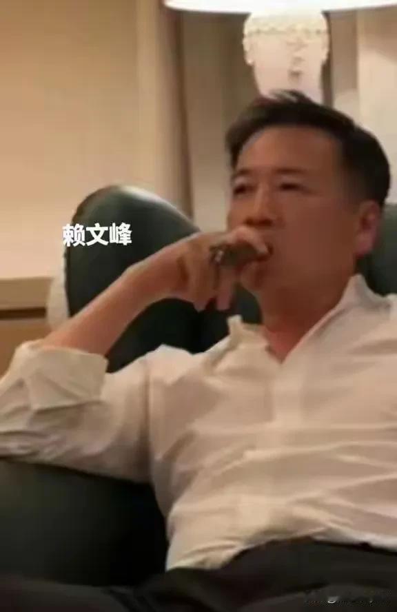 楚玲在直播中说，她和赖文峰已经决定明年摆结婚酒。有人问。你们婚礼将在哪办？她说，
