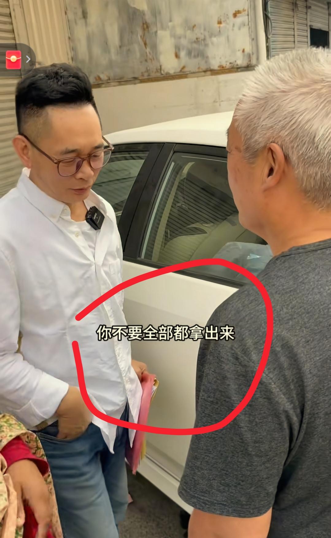 我预料到了皮衣哥可能会帮老陆
也预料到了办签证可能是非常麻烦的事
万万没想到老陆