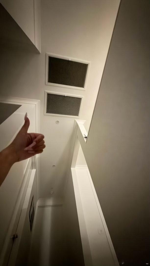 又晕倒了 两眼一睁看到天花板这两个排风不知道自己在哪还以为穿越了 