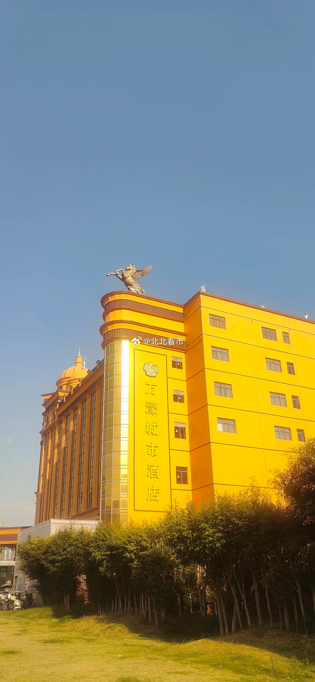 海上风电海缆三剑客1.东方电缆——市占率约35%，行业第一；海缆毛利率≈40%，