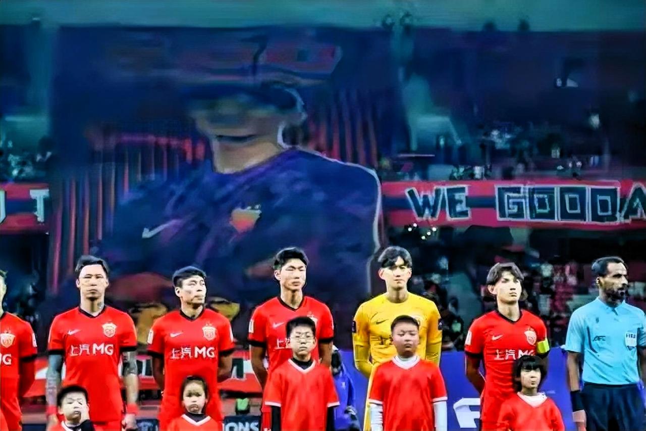 。具体可从两方面看：
 
1. 战术调整有积极尝试，体现一定适配性 ：赛季初期海