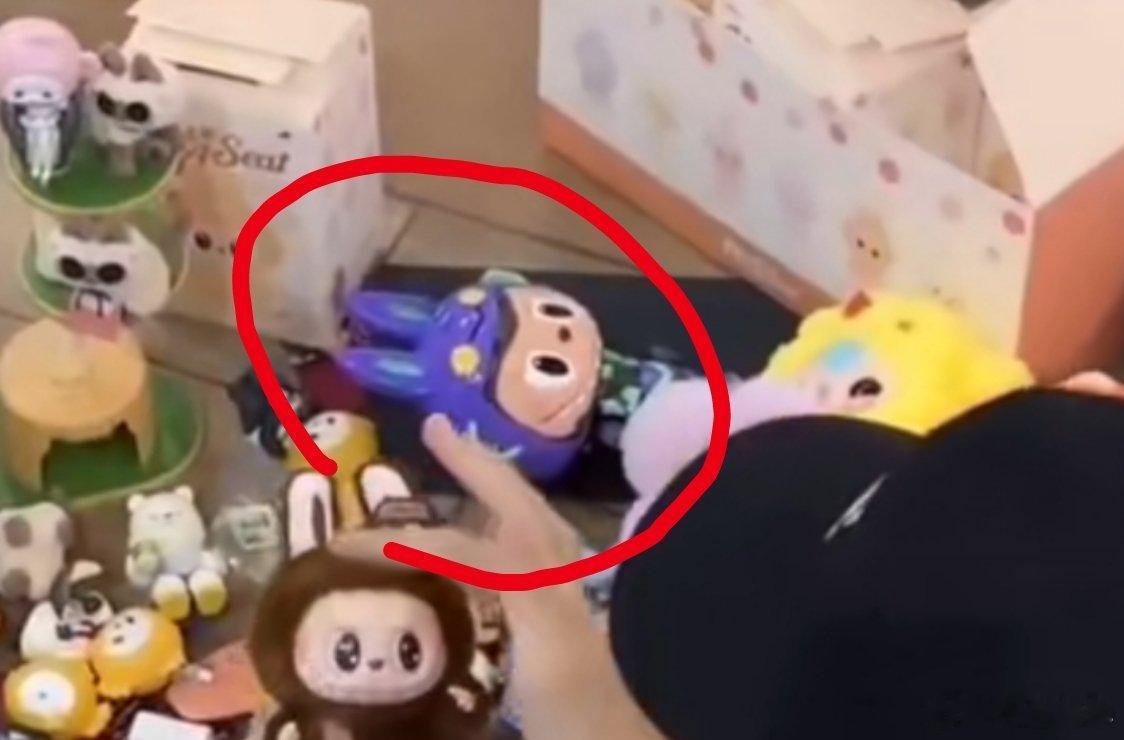 这啥，这配色，骗钱战士联名吗…… ​​​