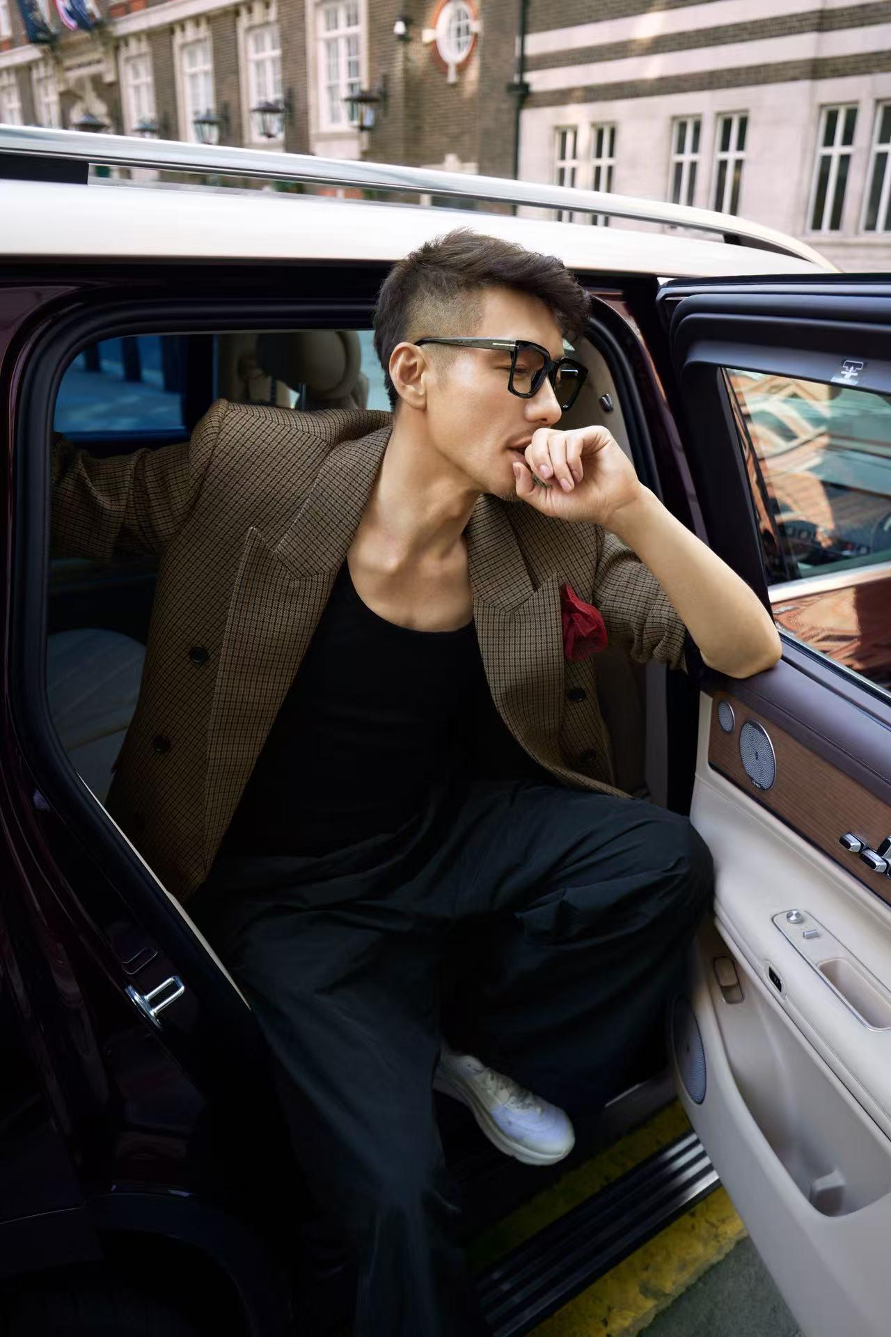 看到胡兵把问界M9带到伦敦时装周现场，忽然觉得科技和时尚真的越来越近了。这辆车没
