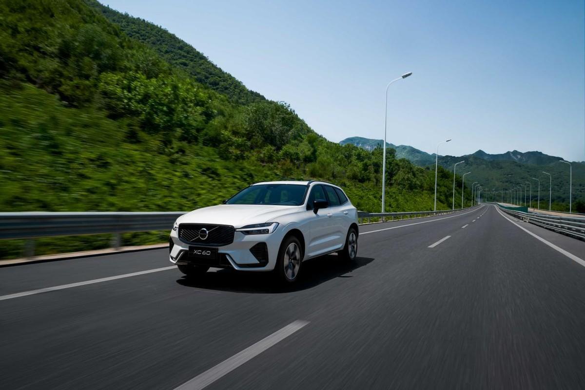 沃尔沃全新XC60登场，如父爱般守护全家出行。

最近，沃尔沃全新XC60以限时