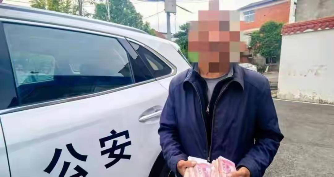 郑州21岁女大学生打两份工养男友反遭卷款失踪！警方已立案，全网怒斥“软饭男”骗财