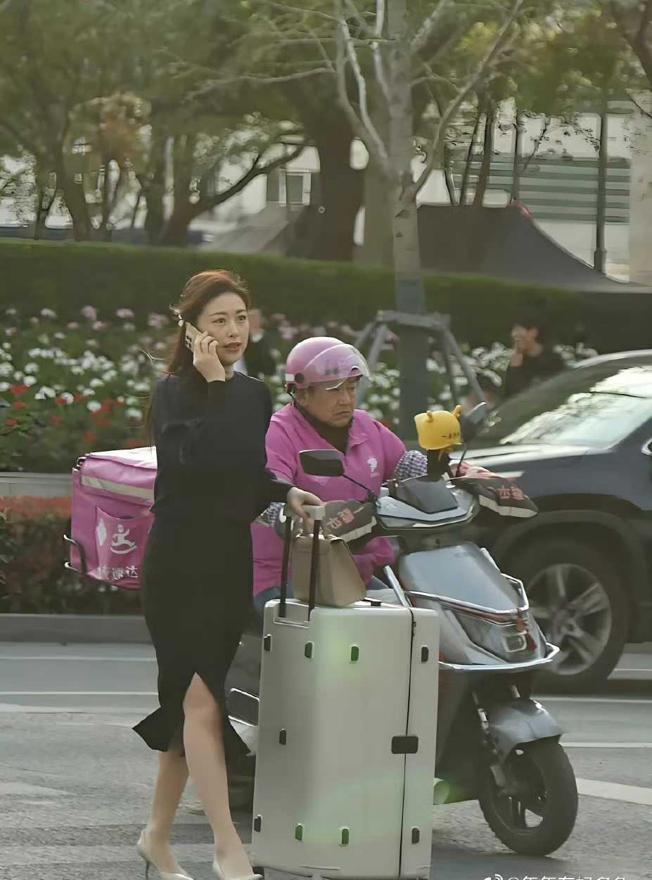 这么红的明星，都没人接机吗