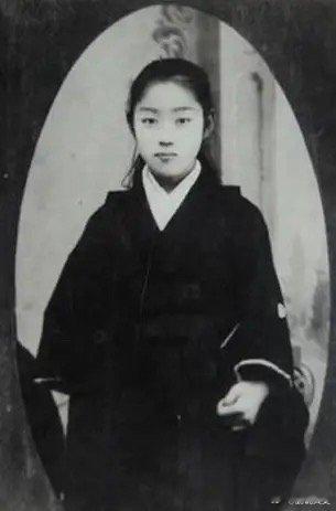 孙中山长孙女孙穗瑛去世看《人生若如初见》吴天白鬼混勾搭女人时就想到了他，然后发了