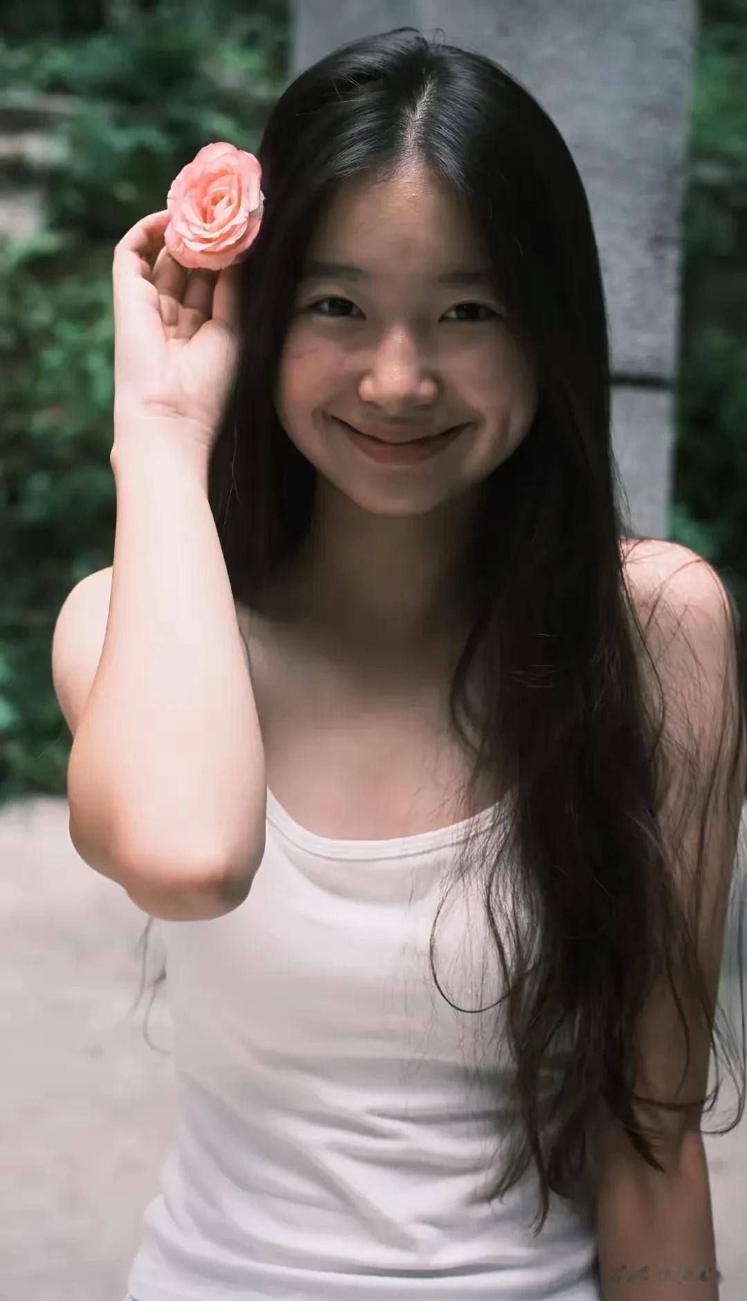 花儿一样的年纪，怎么拍都是美。