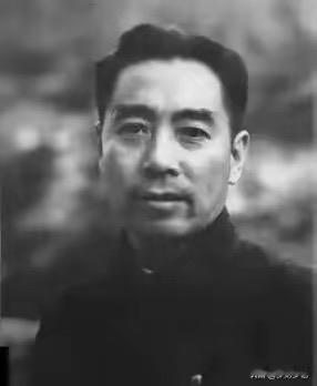 蒋介石为什么不敢动周恩来？若动他：估计老蒋整个嫡系都得反！

这话真不是空口白话