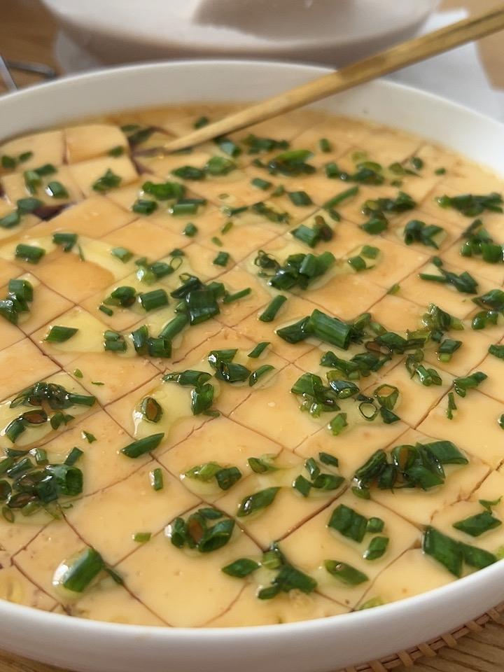 你们喜欢吃肉粽子还是白米粽子?早餐吃鸡蛋羹，豆浆，白粽子，营养丰富又好吃，太绝了
