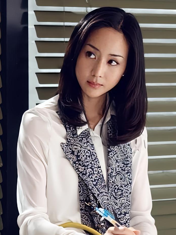《从“查无此人”到全网追捧，35岁的她凭“糙汉演技”翻红，这逆袭太解气！》
 