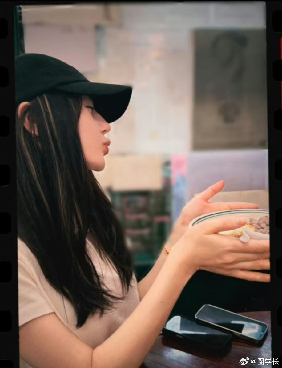 迪丽热巴素颜香港plog热巴原生五官底子真的太能打了，完全不需要过多修饰。平时分