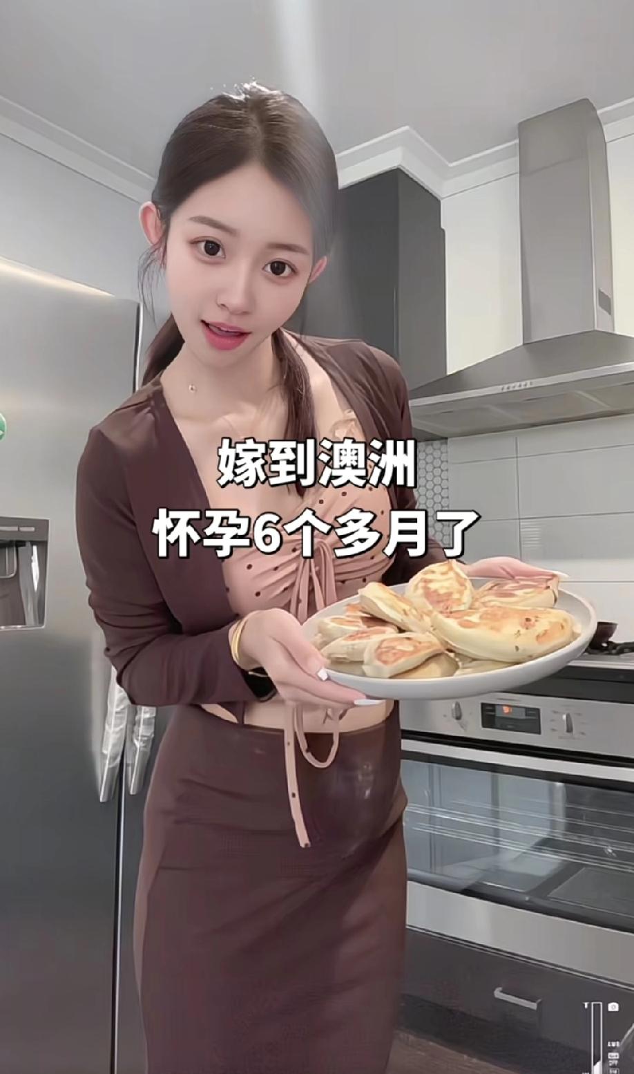 嫁到澳洲、怀孕六个多月的美女主播一大早起来给老公做早餐！
网友吐槽:这么漂亮贤惠