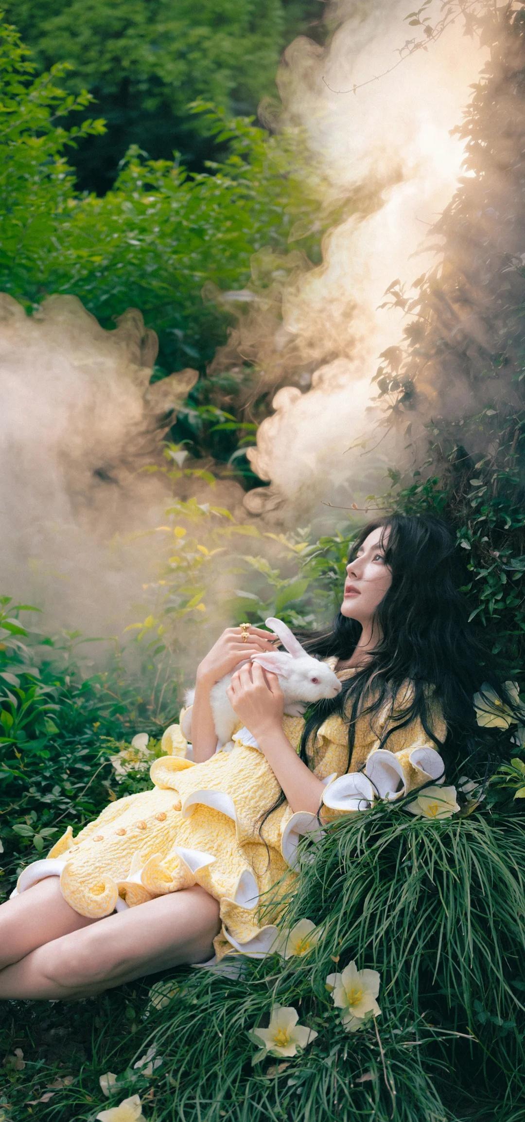 迪丽热巴绝美壁纸
热巴就像林间光影里的精灵，每一帧都是心动。
迪丽热巴 迪丽热巴