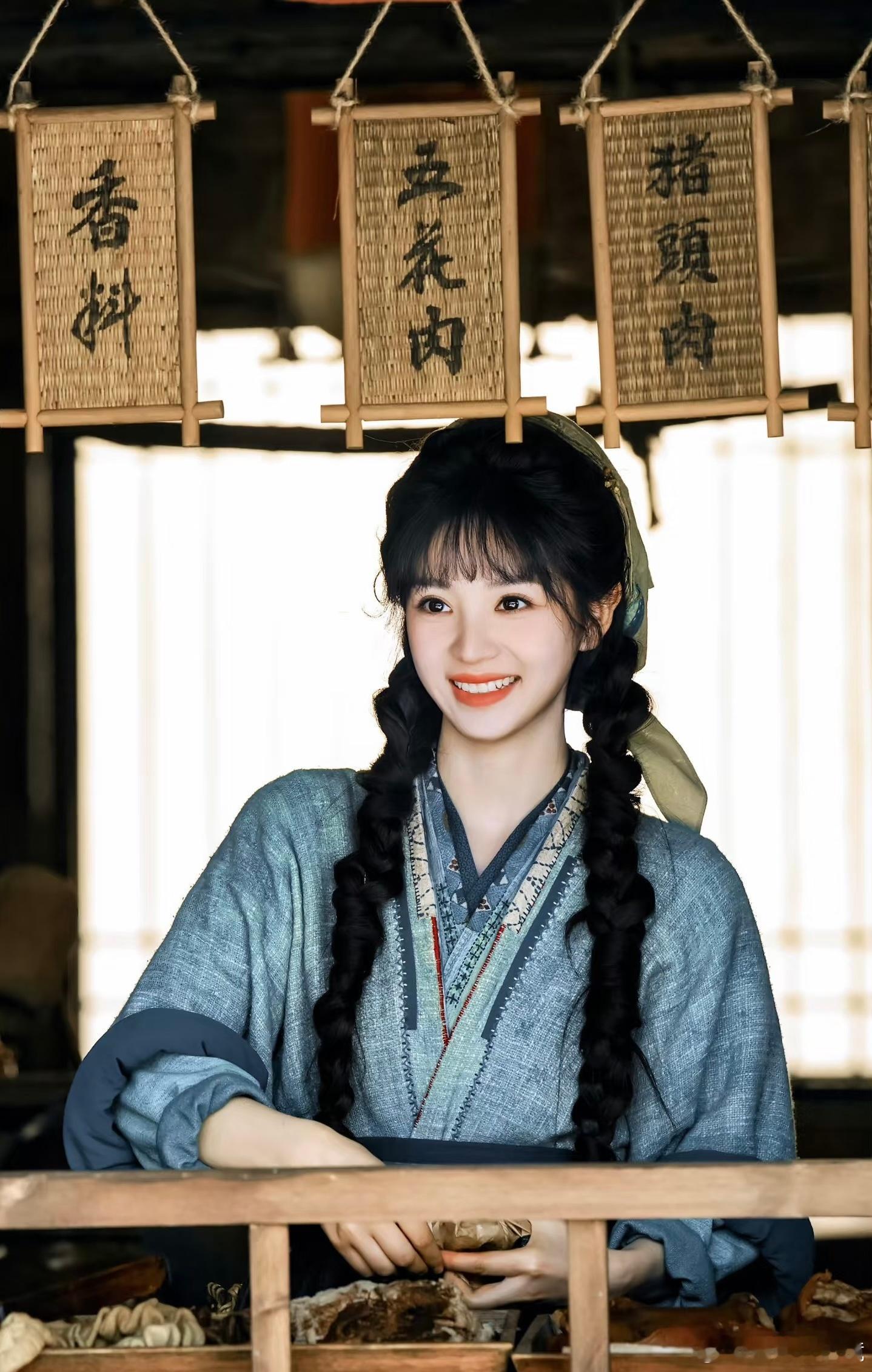 田曦薇小甜包 古装温婉灵动，私服清新可爱，圆圆的眼睛自带甜度，一整个软乎乎小甜包