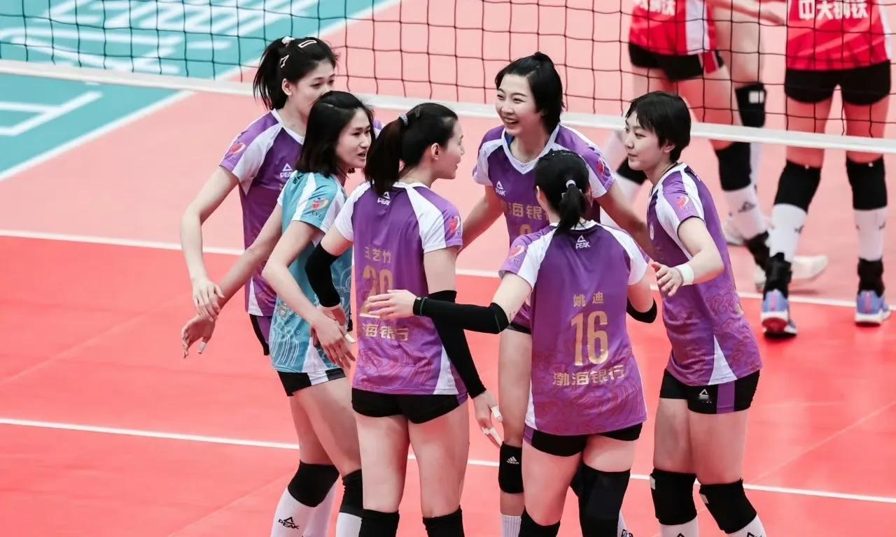 [玫瑰]决赛第三场，首局天津女排25-21上海女排！
双方首发阵容与前两场一样～