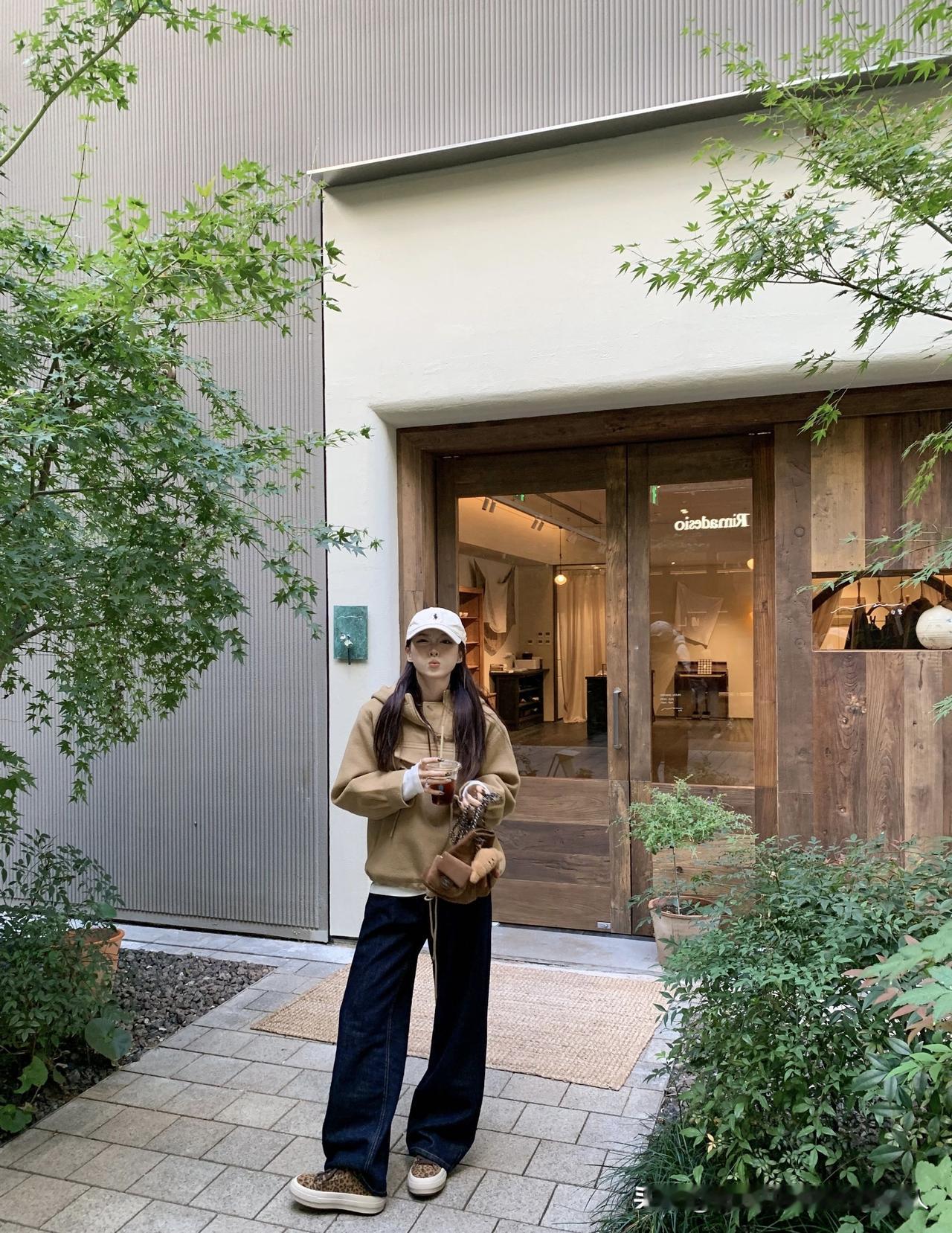 我发现，我好像真的不在乎别人怎么看自己了！以前还会纠结别人说我好或不好，现在