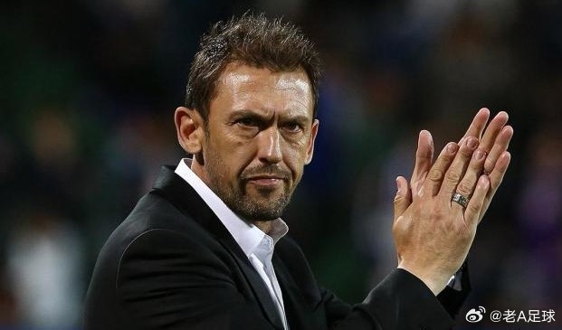 据《每日邮报》报道，澳大利亚男足近期遭遇年轻球员“转籍潮”，主帅波波维奇公开发声