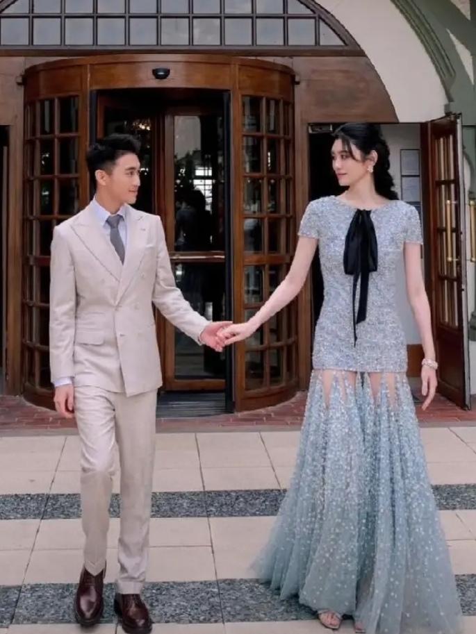 何猷君和奚梦瑶：迟到的婚礼，依然浪漫如初

近日，何猷君为爱人奚梦瑶补办婚礼，再