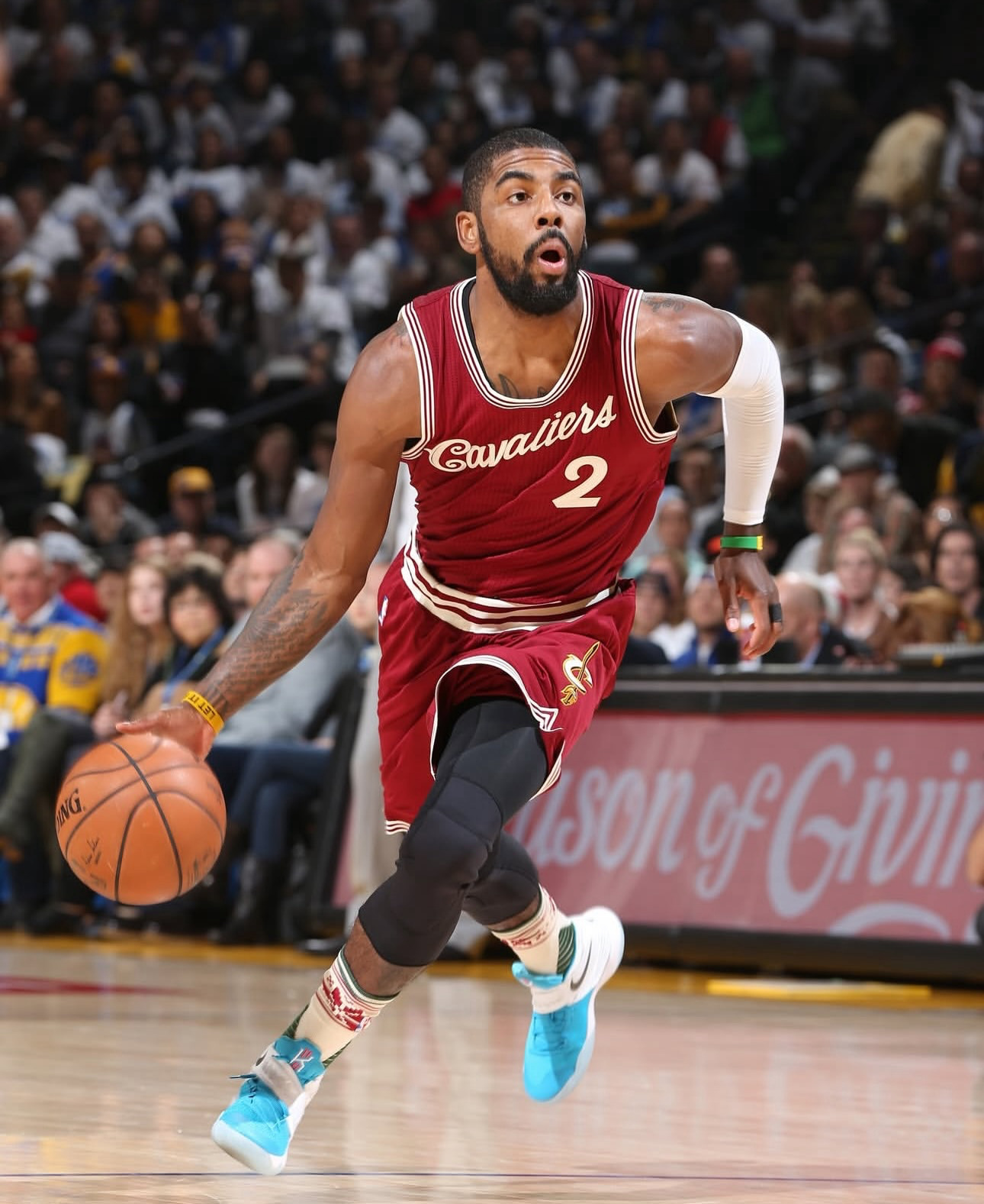 nba圣诞大战骑士欧文 今年NIKE没有为圣诞大战推出专属球衣，你个人觉得有必要