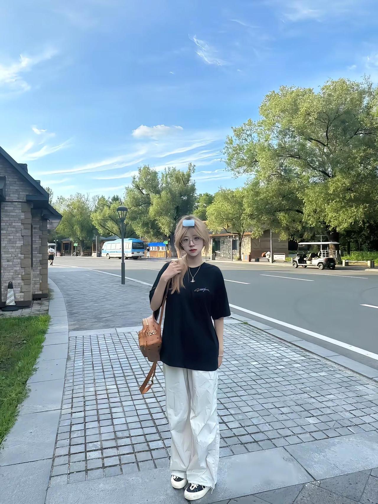 我保证我很可爱只是偶尔有点坏ootd随意拍 情绪感ootd 低像素ootd oo