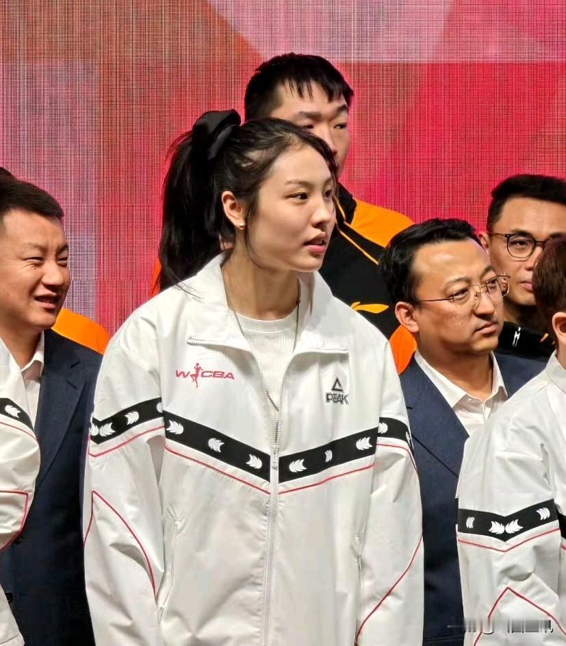 WCBA季前赛六天后鸣笛，山西竹叶青酒女篮即将奔赴云南元谋赛区。“我爱女篮”最新