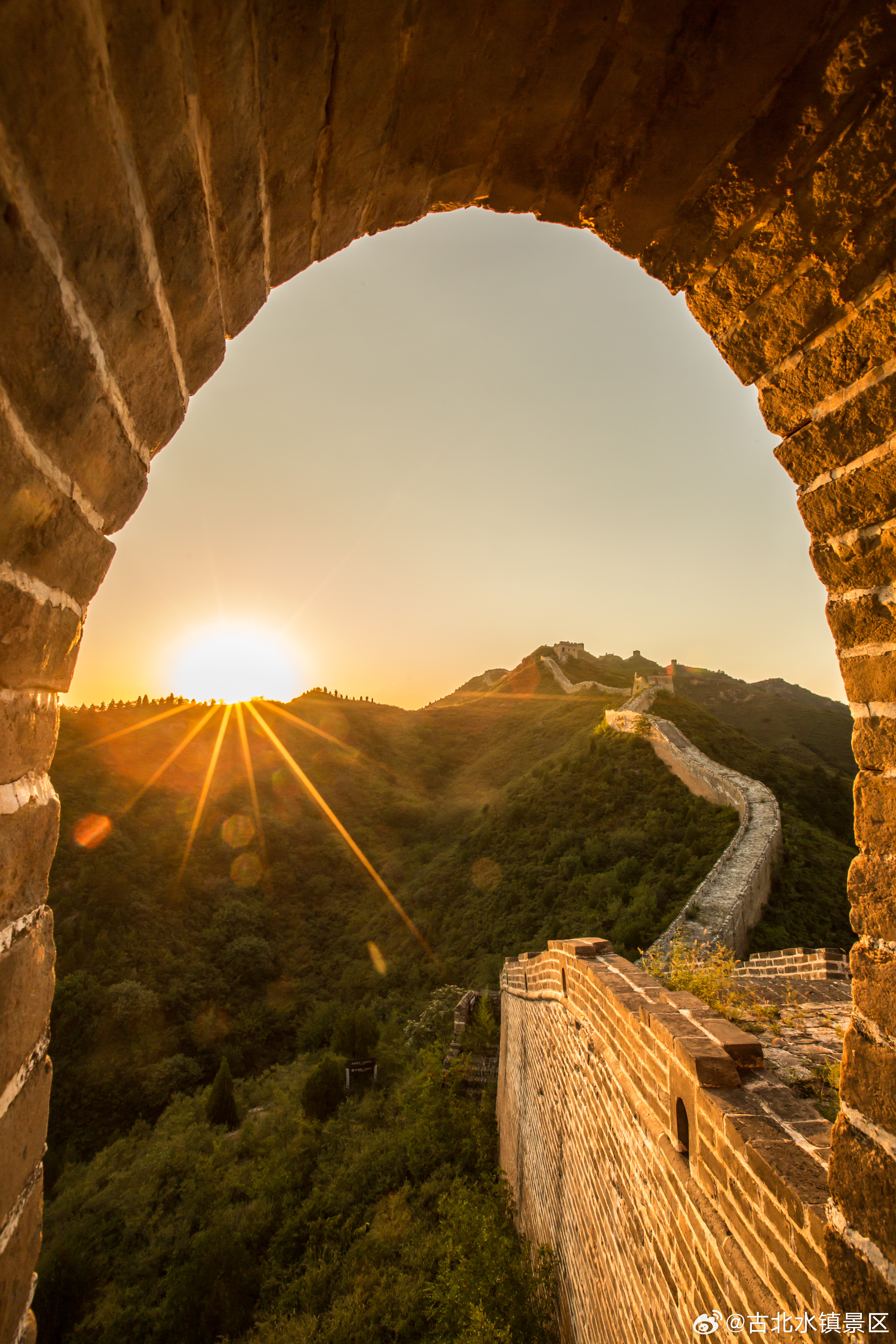 漫步青石巷，登临司马台让清晨的微风唤醒满满元气早安！宝子们~   