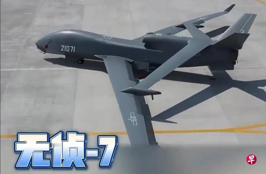 解放军的大杀器头一回在黄岩岛亮出来了！9月27，南部战区当天在黄岩岛那一带的海上