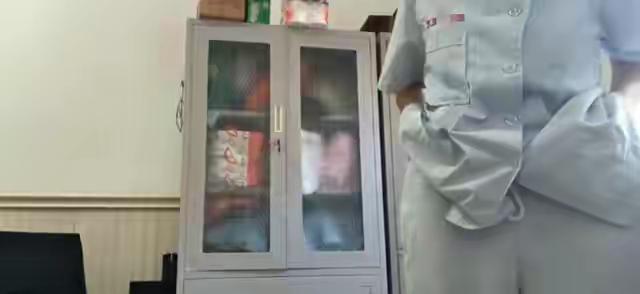 天津一医院护士更衣室疑似遭偷拍，警方介入调查，医院强化管理
近日，“天津某医院多