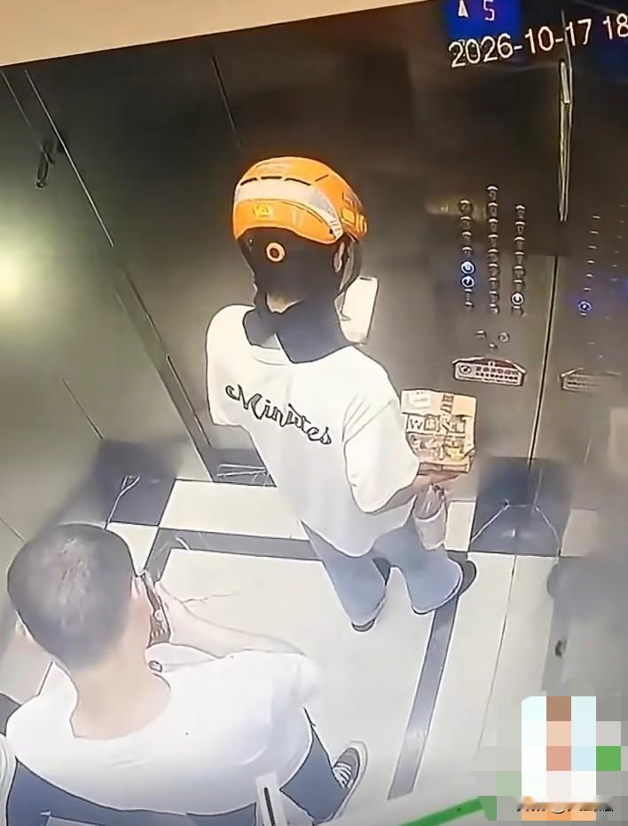 【男子按下所有电梯楼层，到底是防坏人还是恶作剧】
据社交媒体流传视频，一名男子和