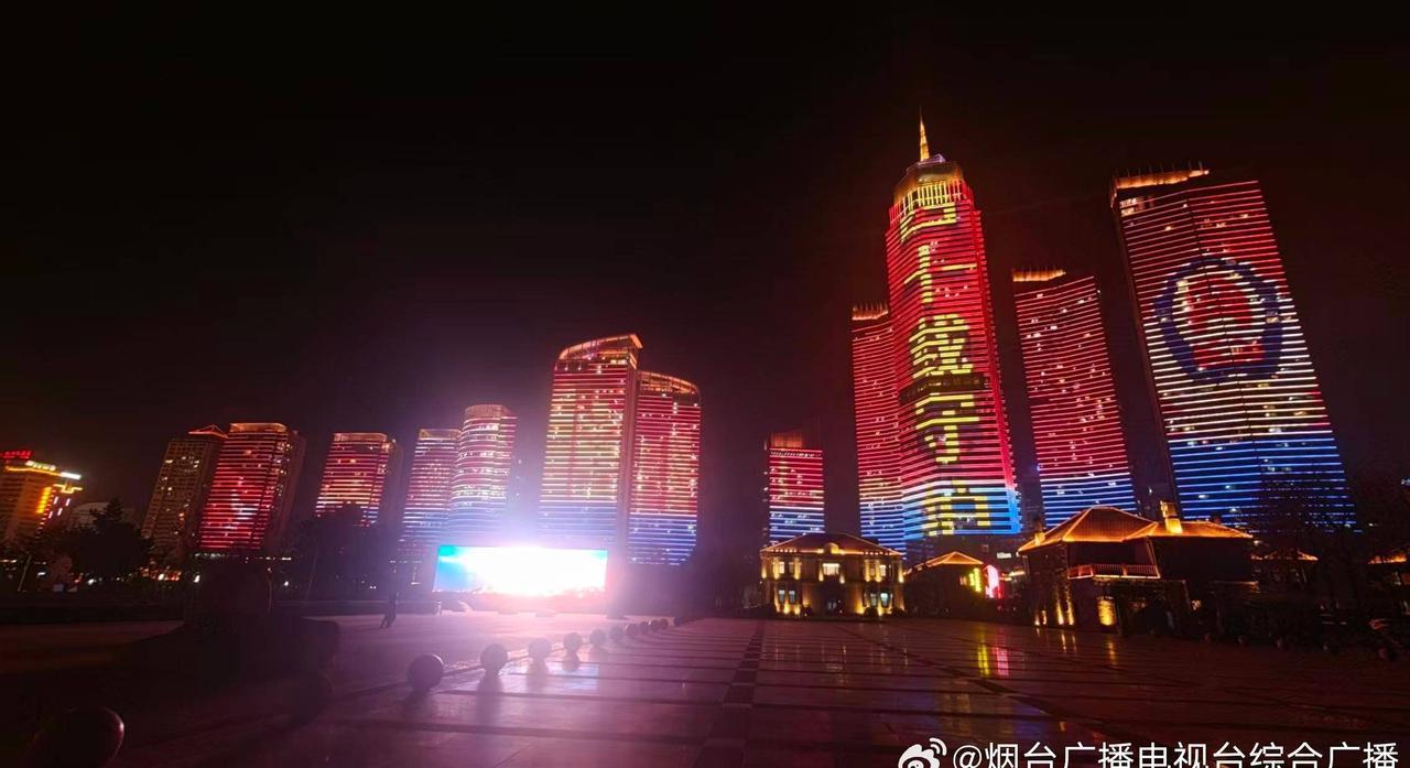 1月10日是第六个中国人民警察节，1月9日、10日晚间，主题灯光秀在市区滨海广场