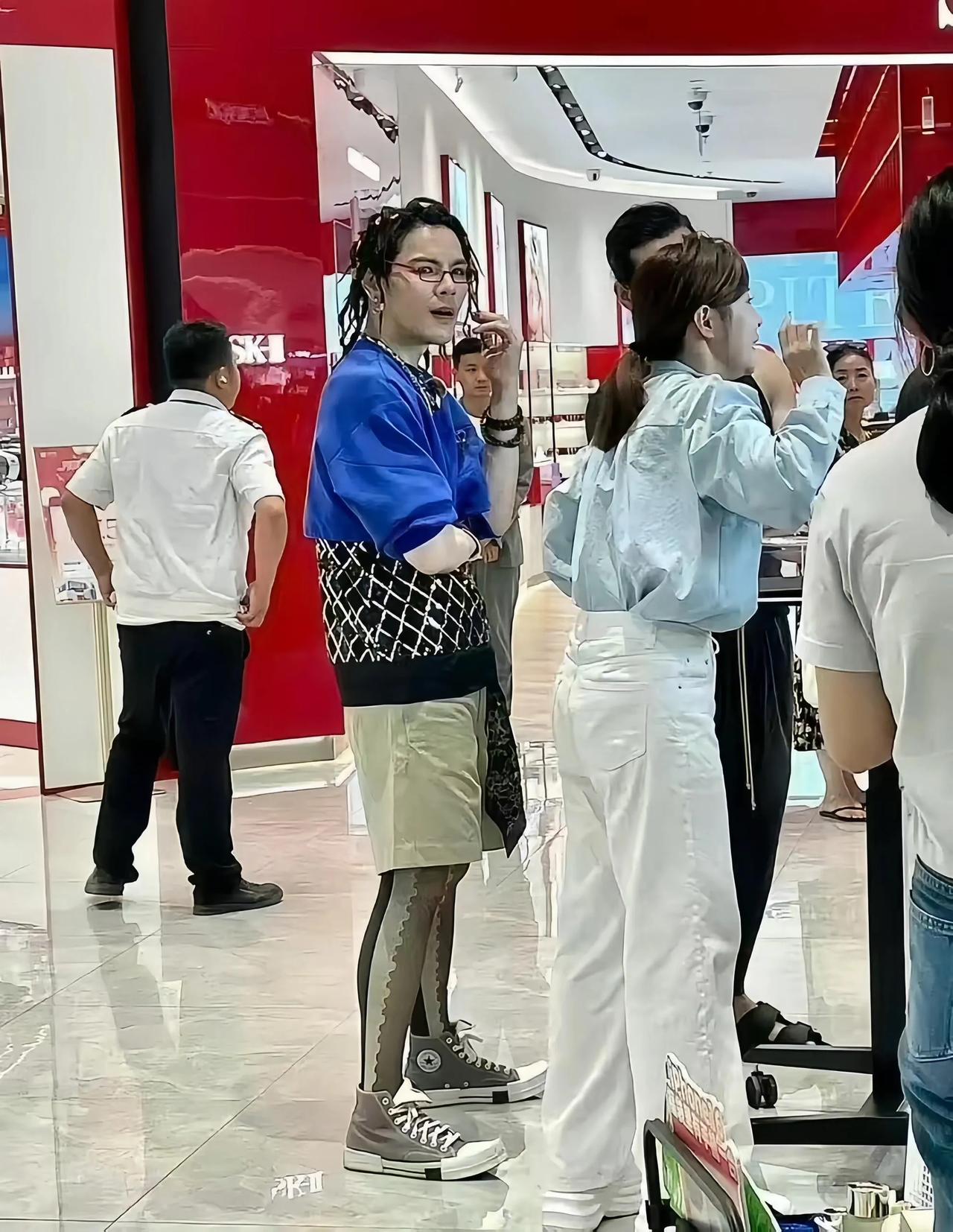 向佐的审美真的一言难尽啊！


我有时候真的很想说一句，郭碧婷这哪是嫁了一个老公
