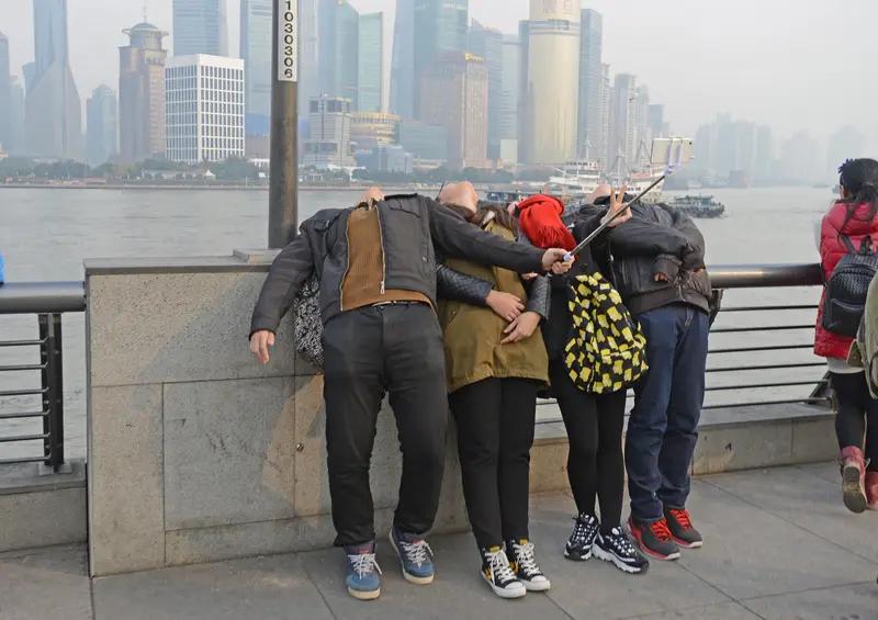 现在有些人真是为了拍视频博眼球啥都敢干。上海这4个人，2026年1月8日12时5