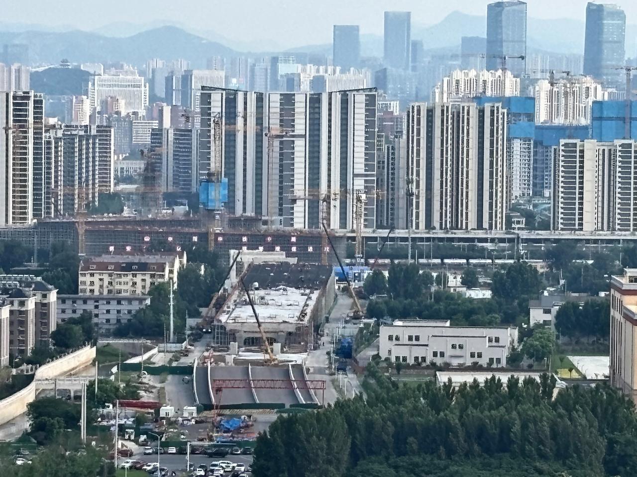开源路跨铁路桥项目现状！
图片由楼友“怪兽”5月27日提供。