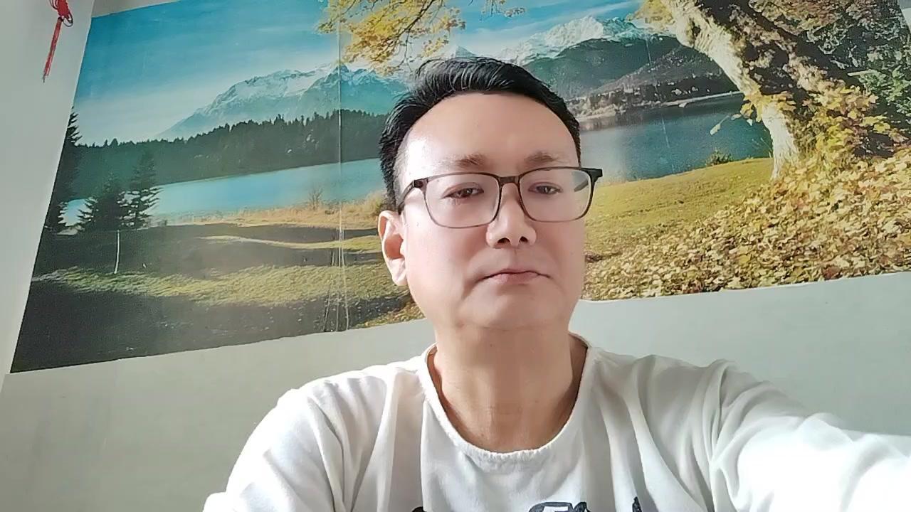 那些唱衰楼市、煽动负面情绪的网红，看似有道理，实则是利用大家焦虑博取流量。我们要