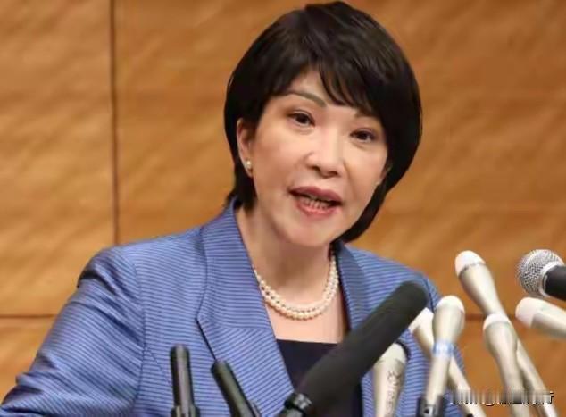 高市早苗在10月21日成为日本第104任首相，并因其女性身份而备受关注。
高市早