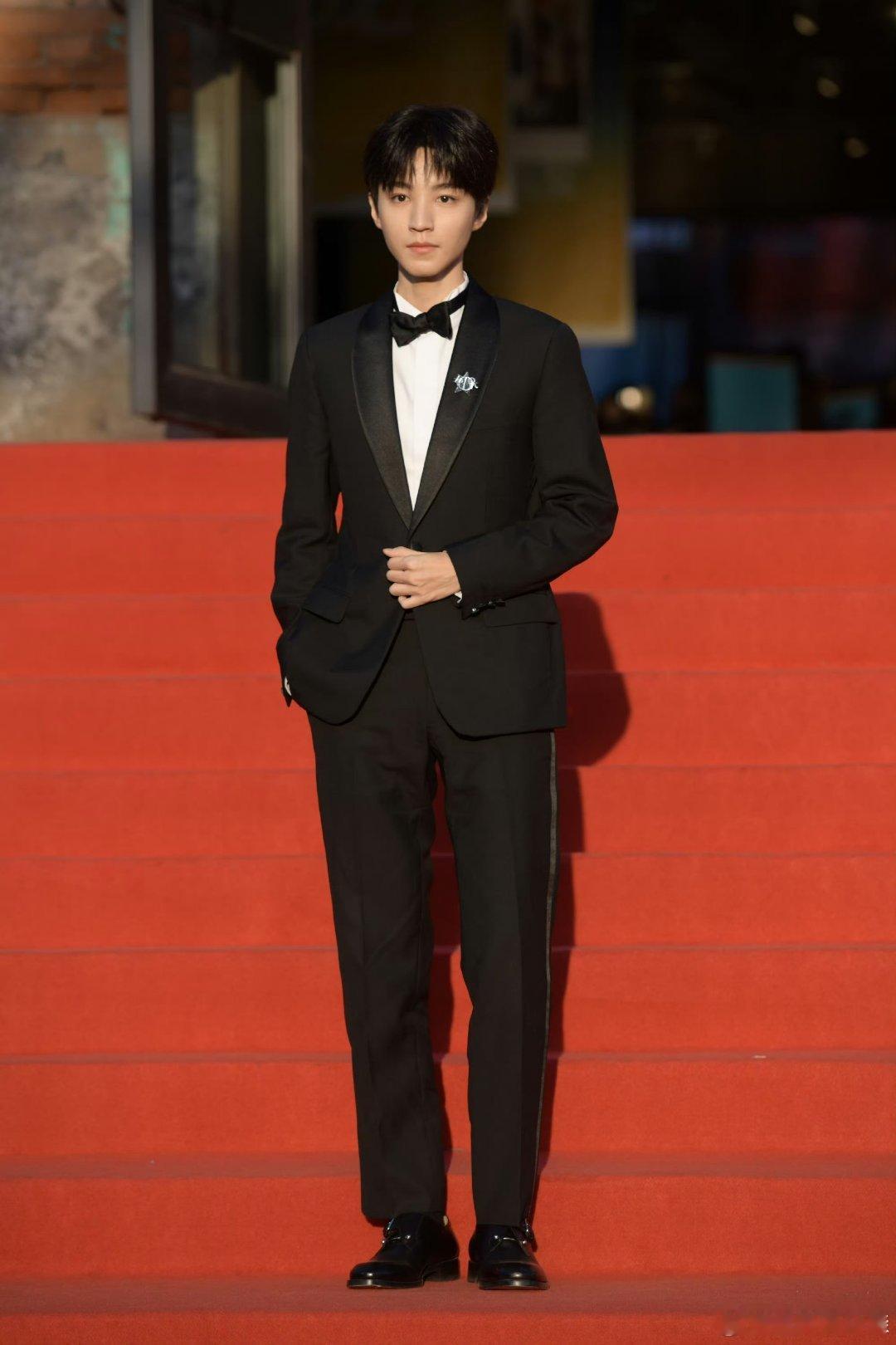 王俊凯抢票真的一票难求哇 这么多人抢票就要开成个人演唱会了吧[捂嘴哭][捂嘴哭]