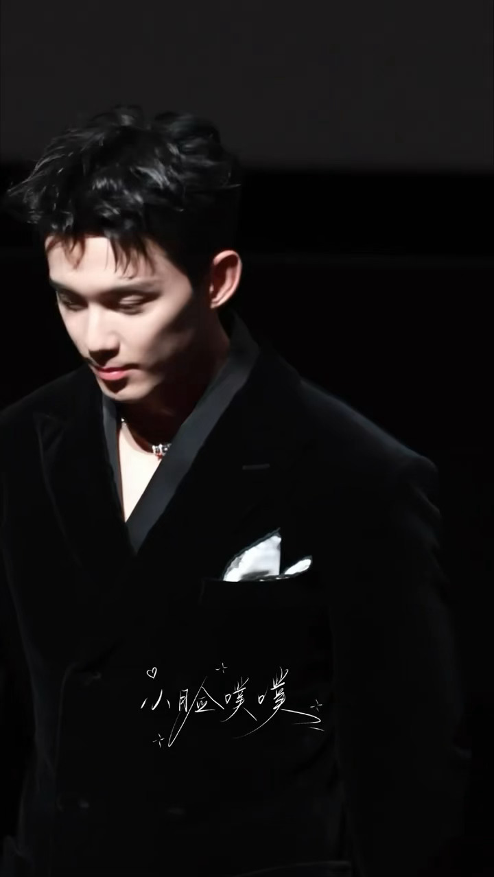 吴磊  这小表情带劲吴磊肤色白回来了 cr.logo 